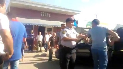 Bakıda qadın kişini polisin gözü qarşısında vurub yerə sərdi - Avtosfer.az