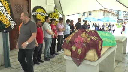 Ertuğrul Sağlam'ın Annesinin Cenazesi Toprağa Verildi