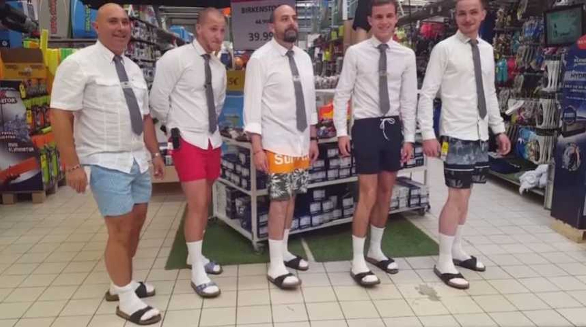 Mode claquettes-chaussettes : une vidéo de Carrefour fait le buzz (vidéo) -  Vidéo Dailymotion
