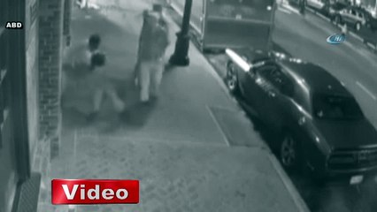 Sokak ortasında soyguncu dehşeti kamerada