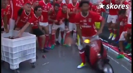 How to celebrate titles in the dressing room!!   