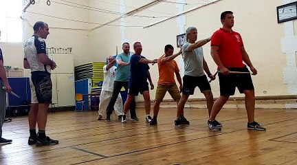 Les éducateurs sportifs de Périgueux apprennent à combattre comme des gladiateurs