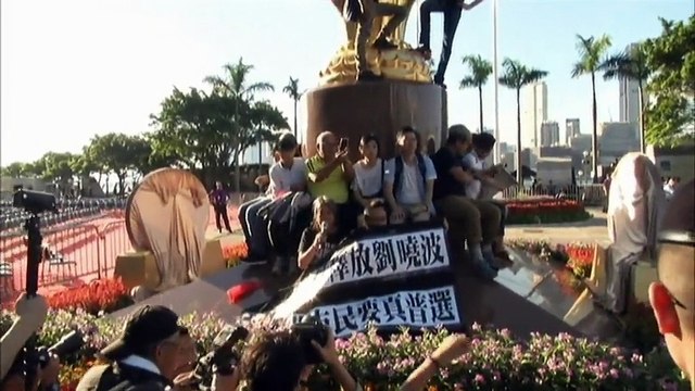 Hong Kong : plusieurs militants pro-démocratie arrêtés avant la visite du président chinois