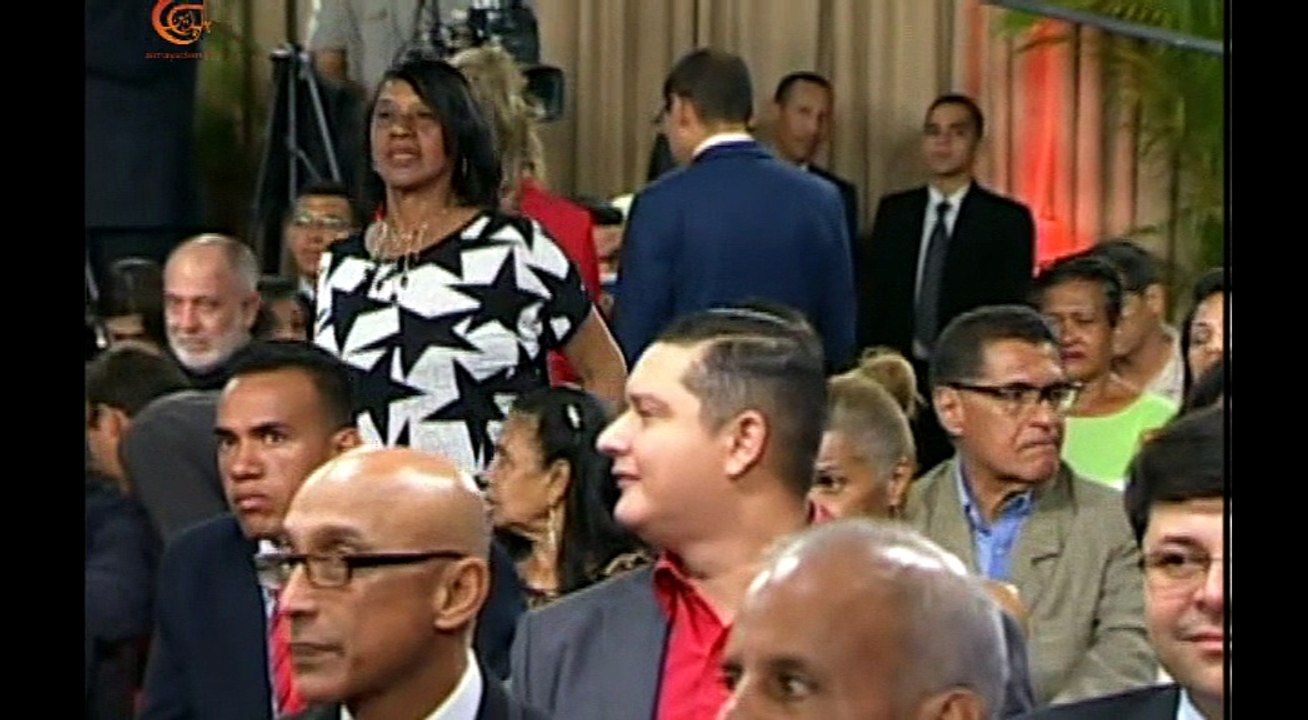 جائزة سيمون بوليفار الفنزويلية "للتقدير الخاص" ...