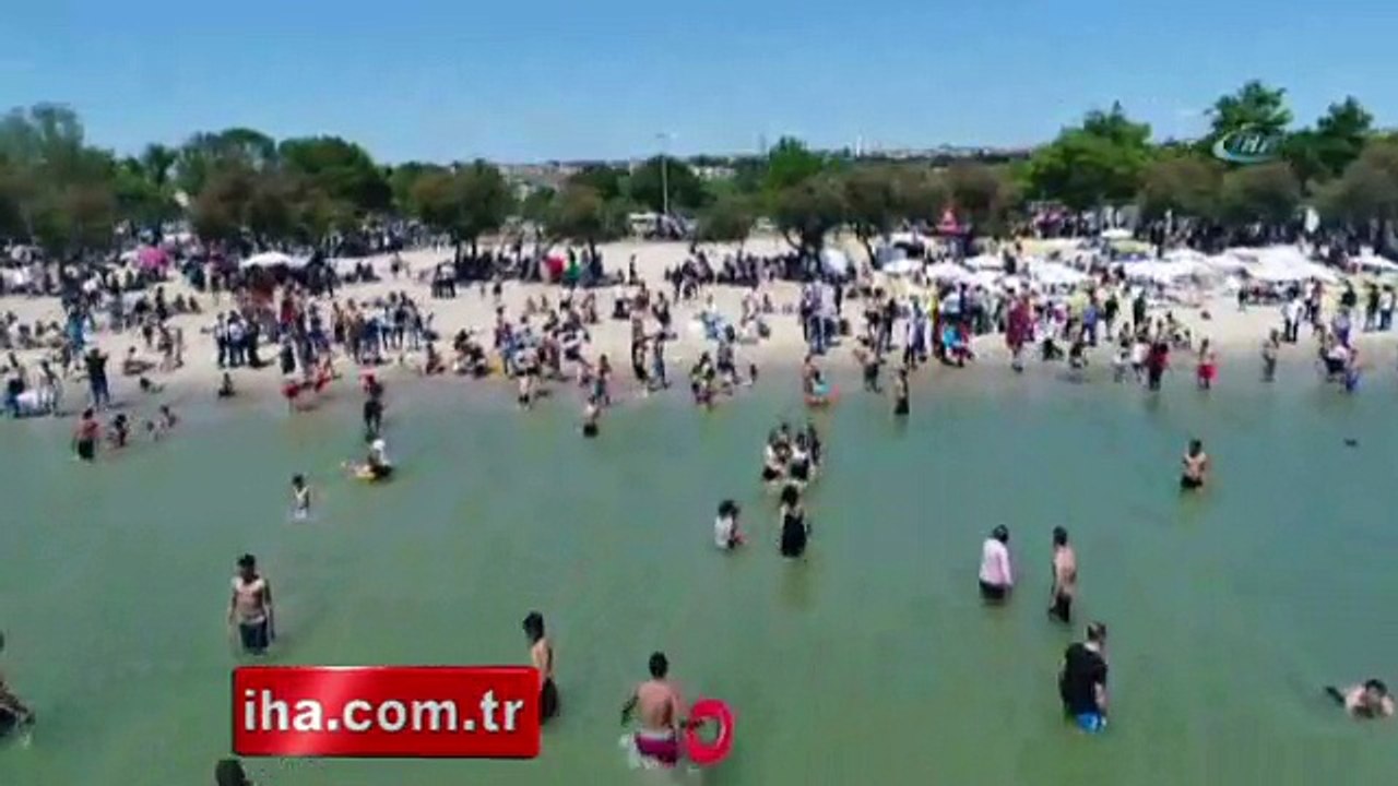 Menekşe plajı doldu taştı