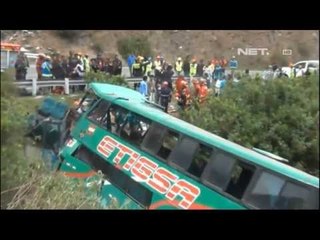 NET17 - Sebuah Bus jatuh ke jurang di Peru