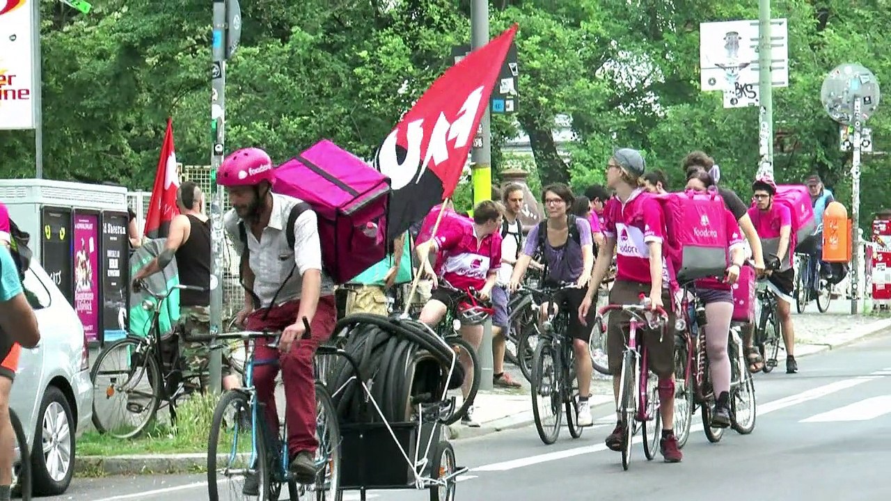 Deliveroo und Foodora-Fahrer fordern bessere Arbeitsbedingungen