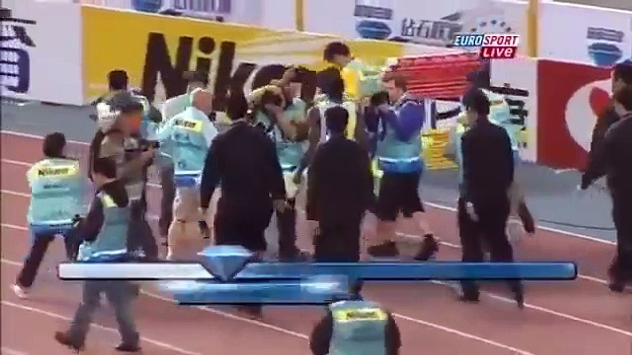 Usain Bolt stumbled at the start, but destroys Ryan Bailey & Churandy Martina on 200m!