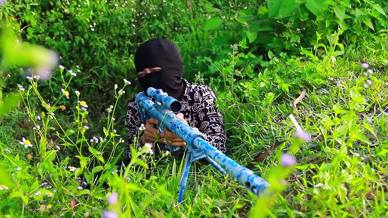 GIANT FIDGET SPINNERS Spiderman arms Elsa Police w/ Minions funny | Video Bad Baby Spiderm