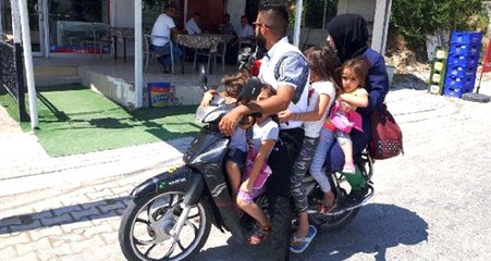 Denizli'de Bir Motosiklete 6 Kişi Birden Binen Aile Jandarmayı Bile Şaşırttı