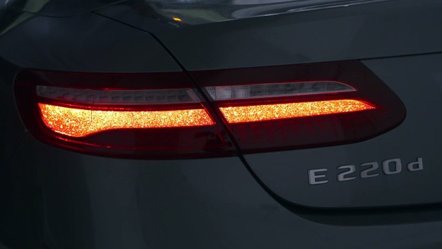 The new Mercedes-Benz E 220 d Cabriolet selenite grey Interior Design