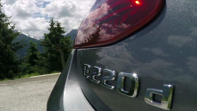 The new Mercedes-Benz E 220 d Cabriolet selenite grey Driving Video