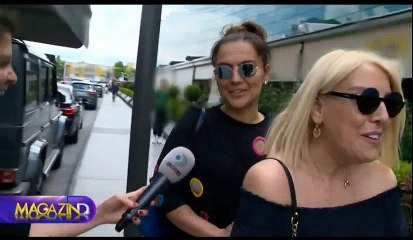 Demet Akalın Ellerini Saklamak Zorunda Kaldı