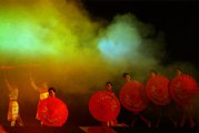 Wonderful umbrella dancing by magic fire in Sapa Vietnam - Múa ô tuyệt đẹp bên ánh lửa giữa đất trời Sapa