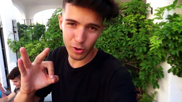 ATAMOS SILLAS GAMING a MI COCHE en MITAD DE LA CALLE!! CARRERAS DE AUTOS LOCOS (Con golpes) [Logan]