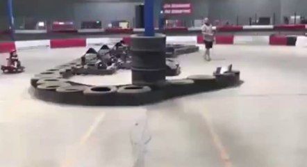 Kendini Beyblade Sanan Ufaklığın Absürt Montajları