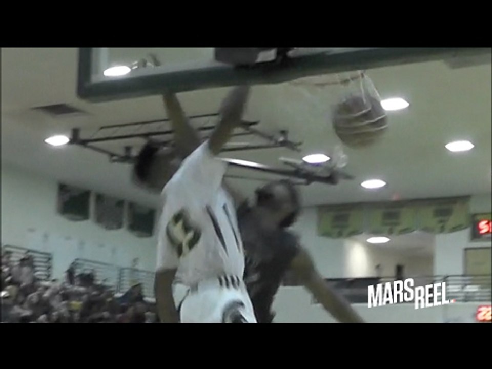 Kyree Walker Gets TOUGH BUCKETS In The Classic at Damien!!! | Moreau Catholic vs Damien