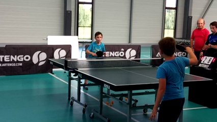 Échange lors de la finale du tournoi du club Entre Noah & Raphael