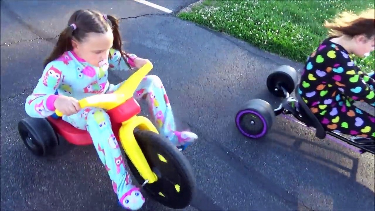 Bad Baby Sitter Minnie Bike Race Victoria Annab...