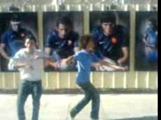 Tecktonik lyes et un pot