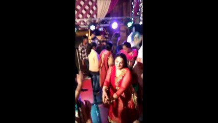 Delhi woman's on dj ||  डीजे पर दिल्ली में महिला नृत्य || Delhi wedding dance || Gazab ka dance - Just see & watch