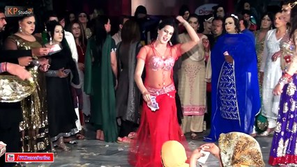 NAINA PERFORMING SARAKI MUJRA @ PAKISTANI WEDDING MUJRA PARTY
