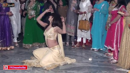 PUNJABI MUJRA BY RIDA KHAN @ WEDDING DANCE PARTY 2017