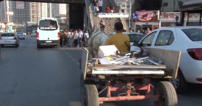 At Arabalı Vatandaş Ekmek Parası İçin Canını Hiçe Saydı