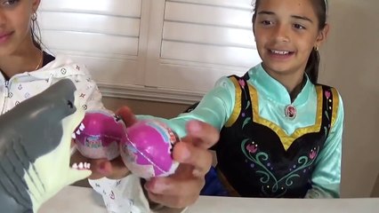 REAL SNAKE ATTACK IN THE BATH TUB! Girls Freak Out Toys To See Style