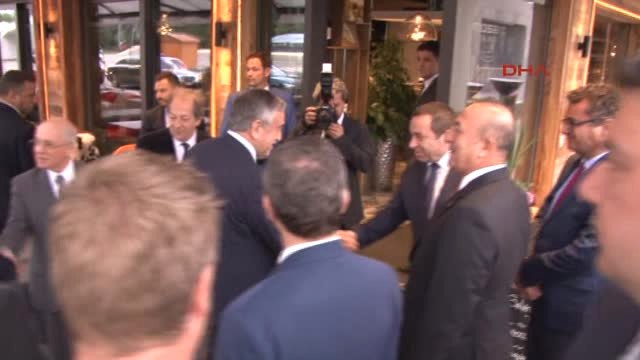 Türk Heyeti, Kıbrıs Konferansı'nın Ilk Gününde Mevcut Garanti Sisteminin Gerekliliğini Anlattı