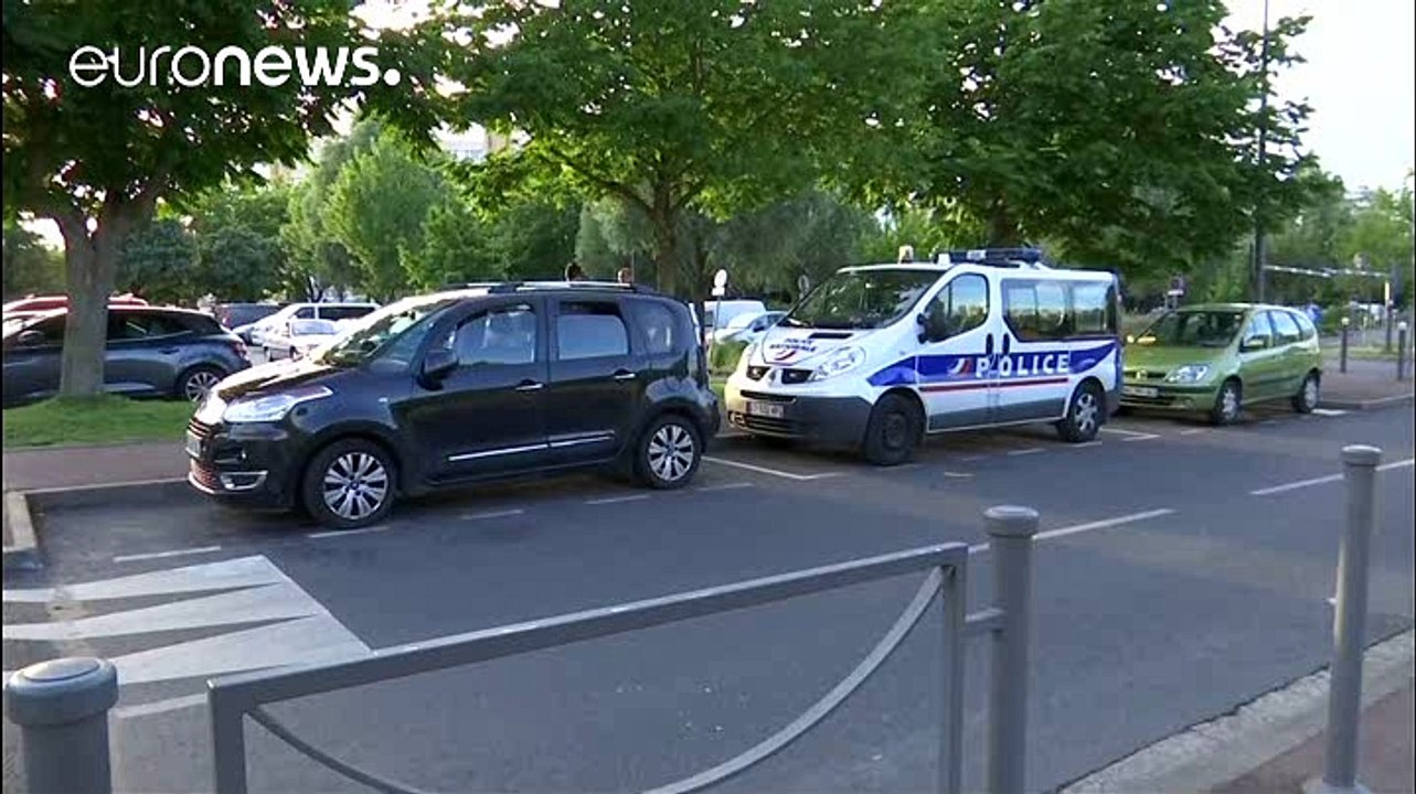 Γαλλία: Άνδρας επιχείρησε να πέσει με αυτοκίνητο σε πλήθος έξω από τζαμί