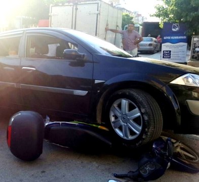Sinirlenen Sürücü, Aracıyla Motosikleti Ezdi, Kameralar Saniye Saniye Kaydetti