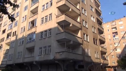 Zabıta Ekipleri Yıkılma Tehlikesi Bulunan Binanın Kapısını Vatandaşların Üzerine Kilitledi