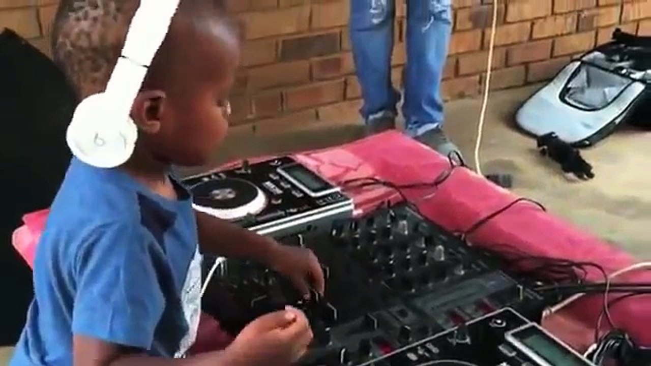 Two Year Old Djing !! ((((Crazy))))