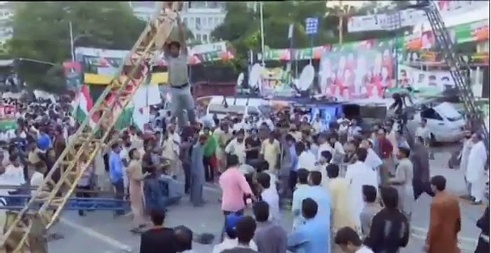 وفاة مراسلة قناة تلفزيون باكستان لحظة نقل احتفالية في باكستان على البث المباشر