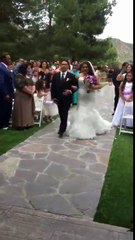 Quand le marié pleure de bonheur... EMOUVANT !