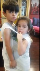 2 enfants dans le même t-shirt pour arrêter de se battre HAHA