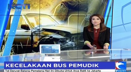 Tải video: Hendak Menyebrang, Wanita Pengendara Motor Ini Tewas Ditabrak Bus