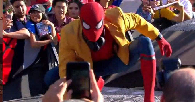 Tom Holland : un salto arrière à l'avant première de Spider-Man Homecoming