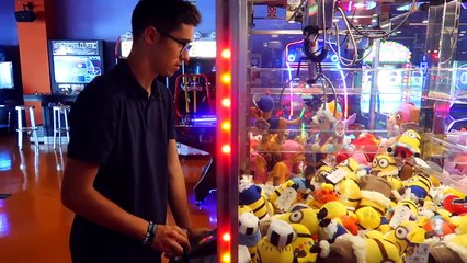 ¿PODREMOS CONSEGUIR TODOS los PELUCHES de las MÁQUINAS DE GANCHO? [Dualcoc]