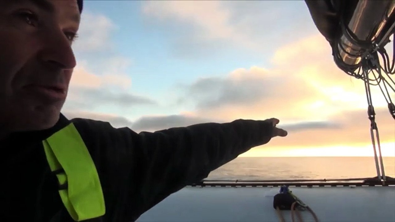 Lever de soleil à bord de Sodebo Ultim'