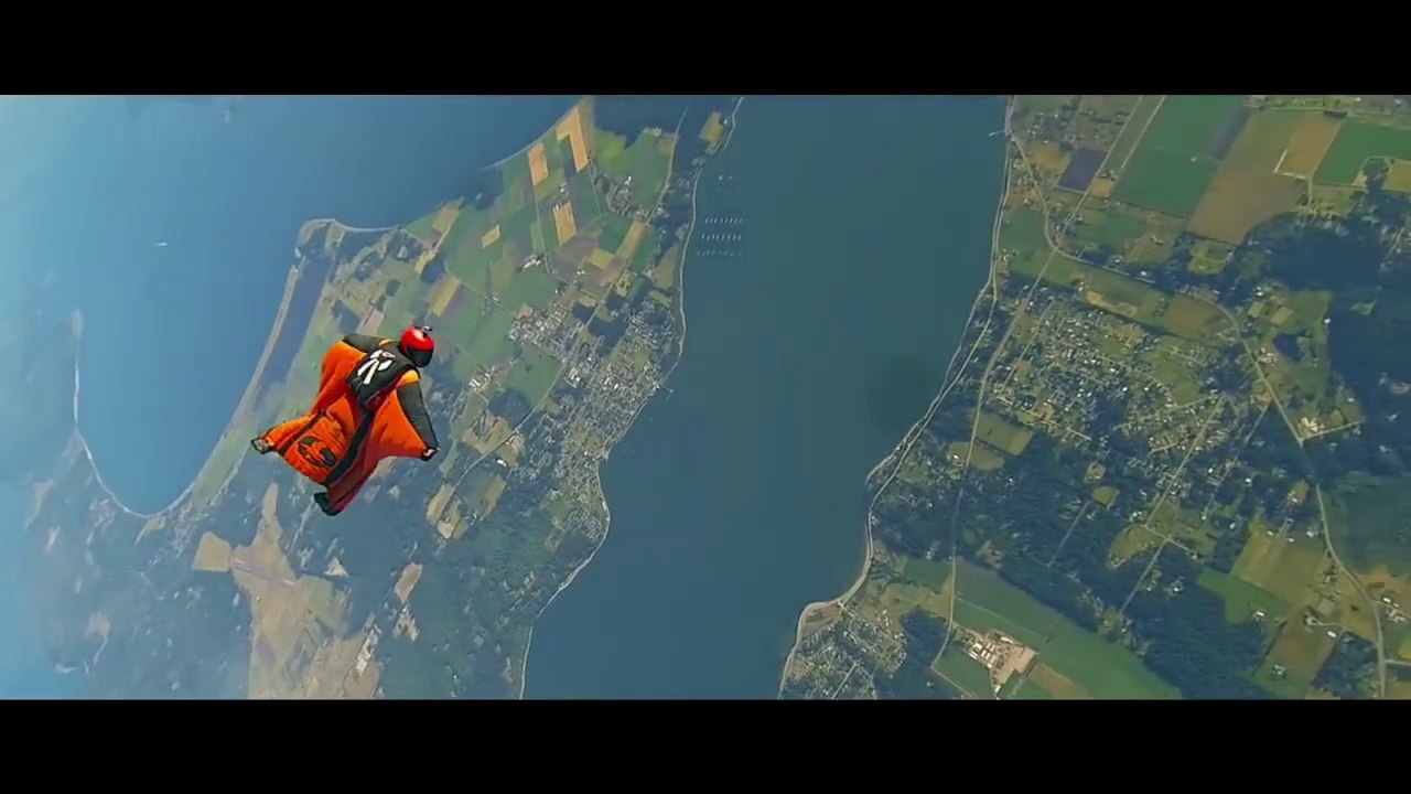 Wingsuit Skydiving Lv
