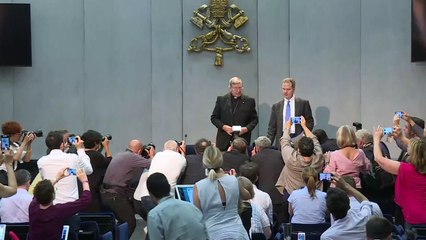 El número tres del Vaticano rechaza acusaciones de abuso sexual