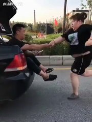 Un homme a trouvé la seule solution pour motiver sa copine à faire du sport !