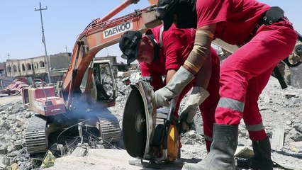 رحلة البحث عن مفقودين في الموصل بين المفخخات ونيران القناصة