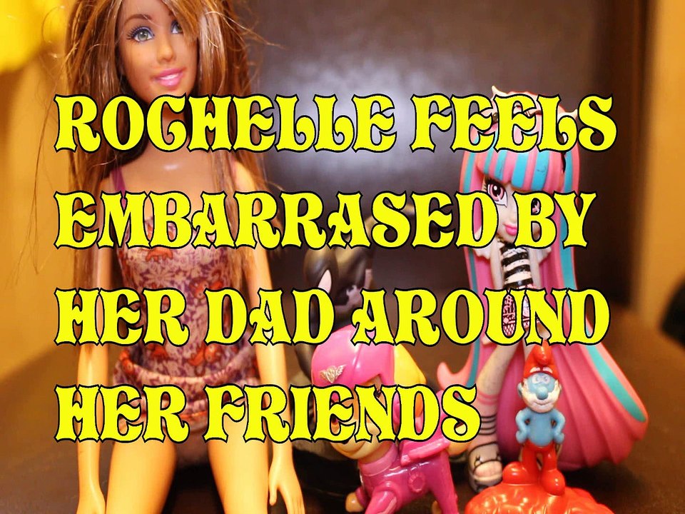 ROCHELLE FEELS EMBARRASED BY HER DAD AROUND HER FRIENDS + SKYE BARBIE MIDGE SPIDERMAN MARVEL DOLL Toys Kids Video