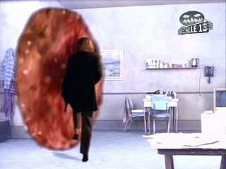 2x01 La Enmienda del Tiempo - Más allá del límite 1995