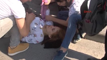 Kocaeli Otomobilin Çarptığı 2 Genç Kız Yaralandı