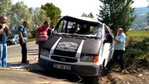 Lastiği Patlayan Minibüs Devrildi: 8 Yaralı