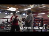 mexican boxing champ el dorado reyes working mitts EsNews Boxing